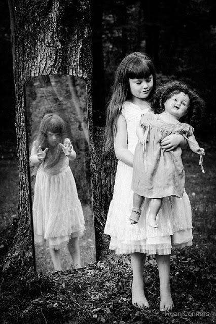 11220840_10200843961937873_1030505417319810763_n_The old doll par Ryan Conners